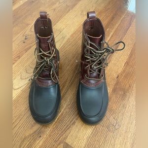 Excellent condition! Sperry waterproof boots. Men’s size 9.